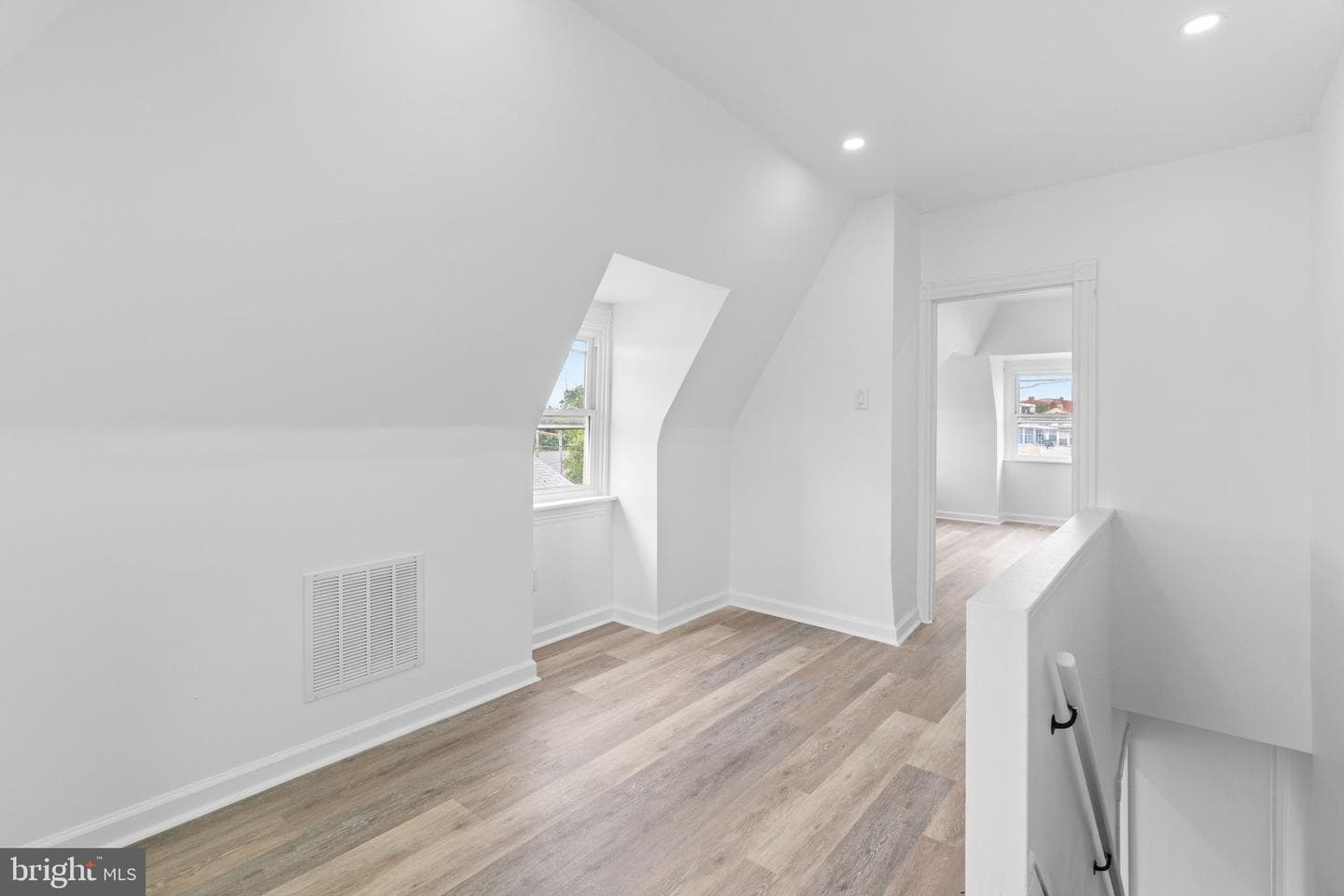 910 Pike Street photo 34