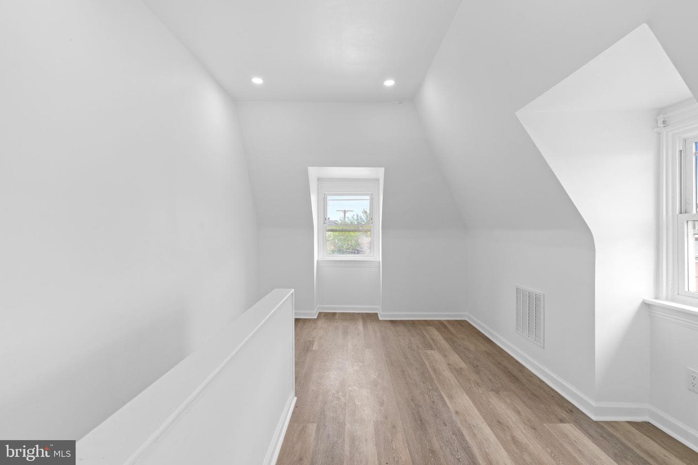 910 Pike Street photo 37