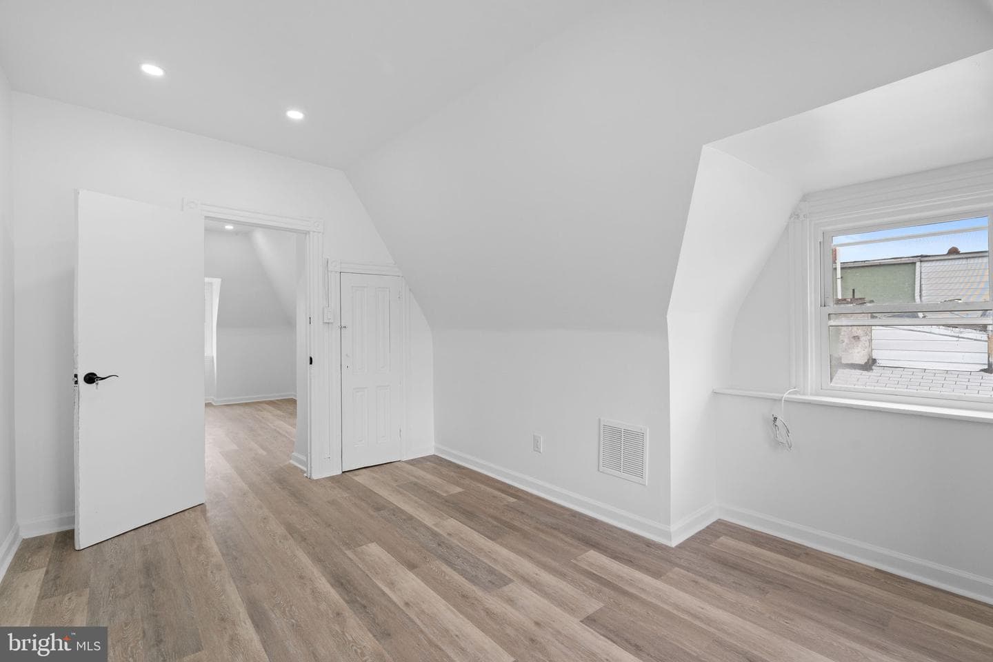910 Pike Street photo 40