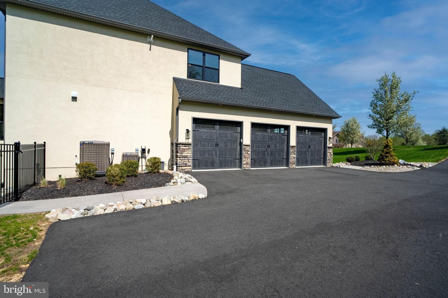 233 European Drive photo 63