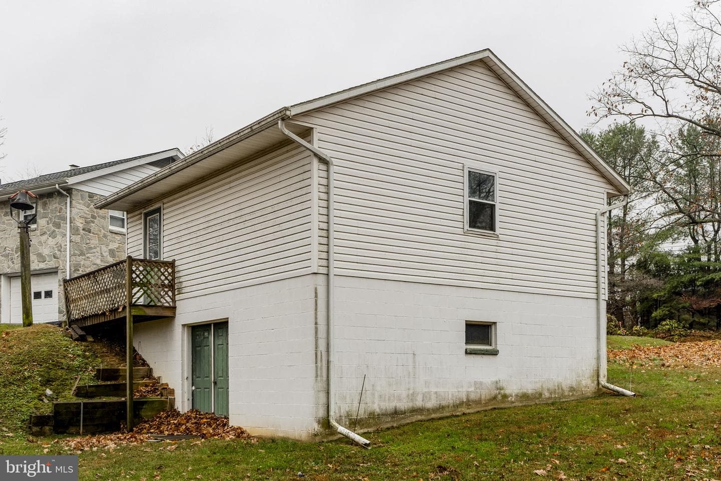 555 Lincoln Drive photo 17