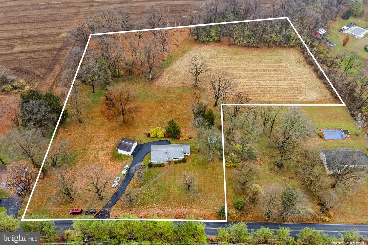 555 Lincoln Drive photo 2
