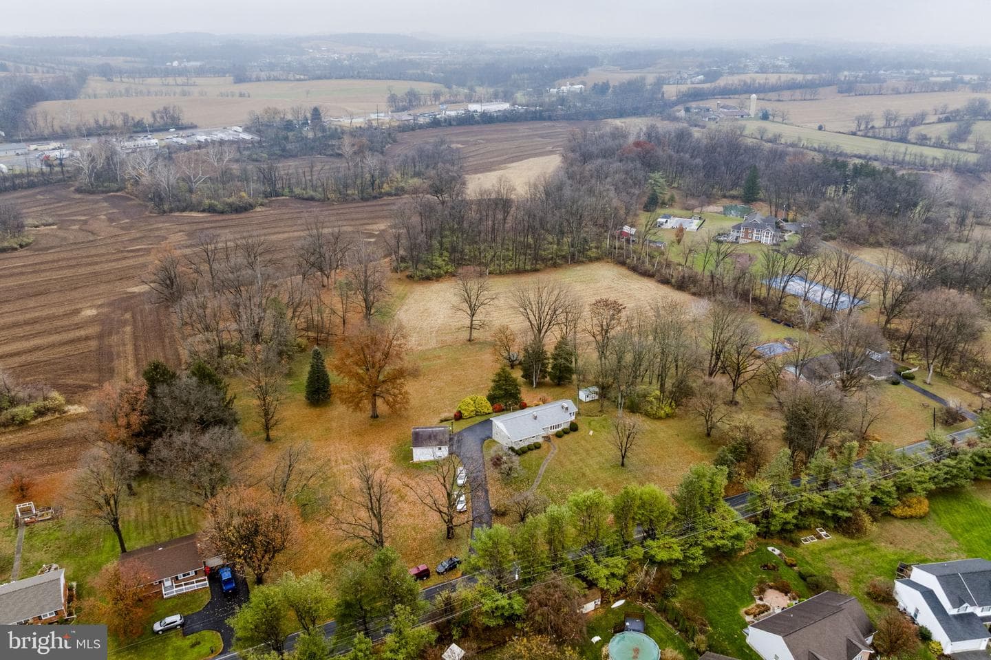 555 Lincoln Drive photo 3