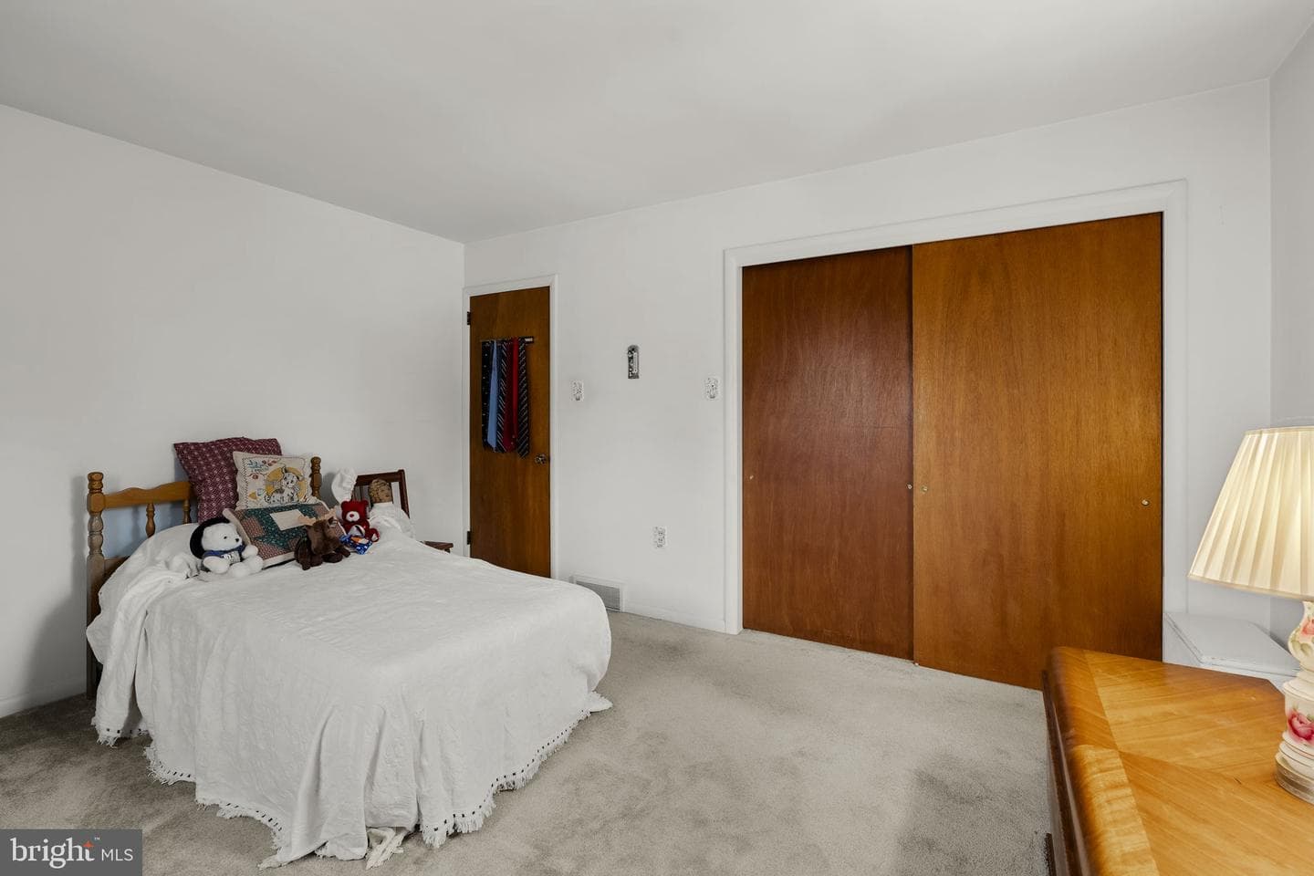 555 Lincoln Drive photo 35