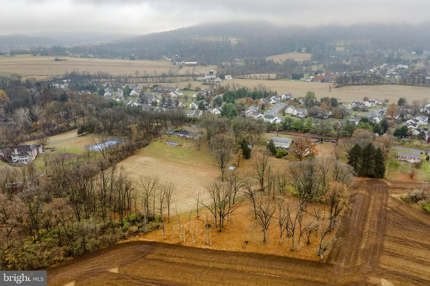 555 Lincoln Drive photo 4