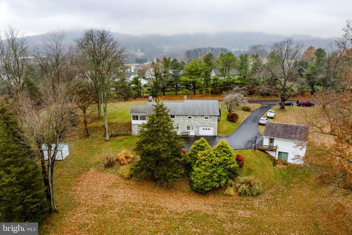 555 Lincoln Drive photo 6