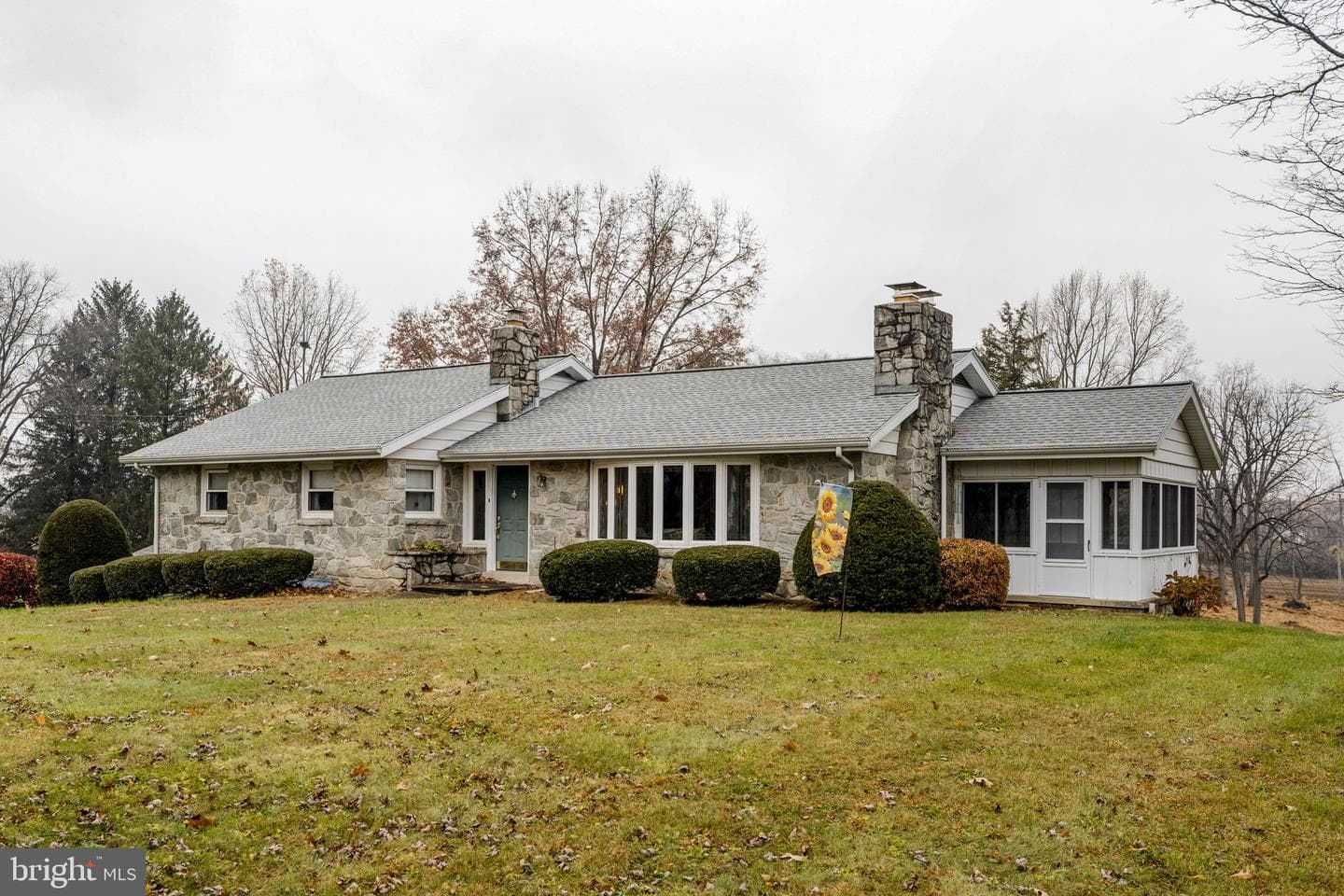 555 Lincoln Drive photo 9
