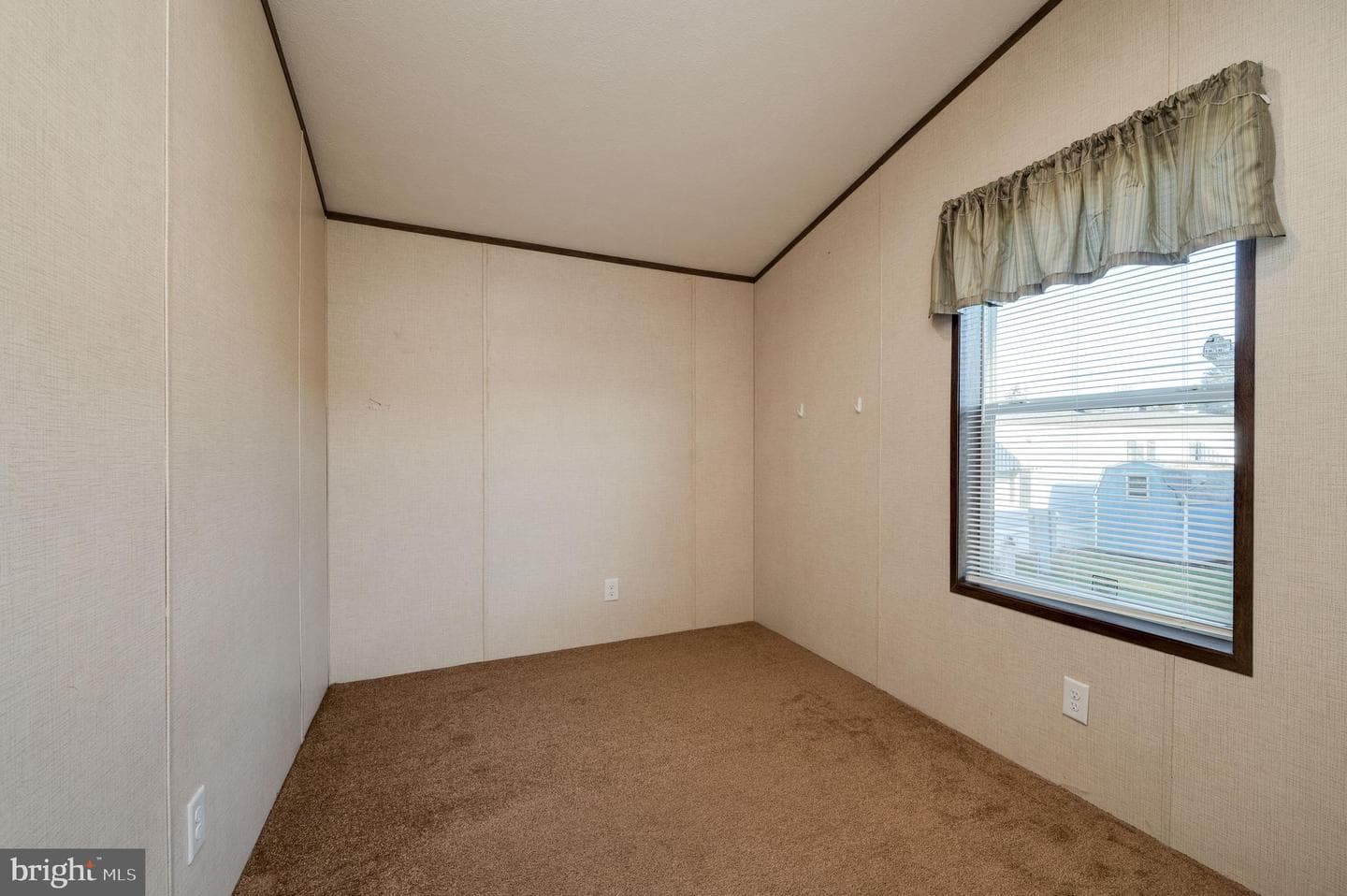 312 Hampshire Avenue photo 17