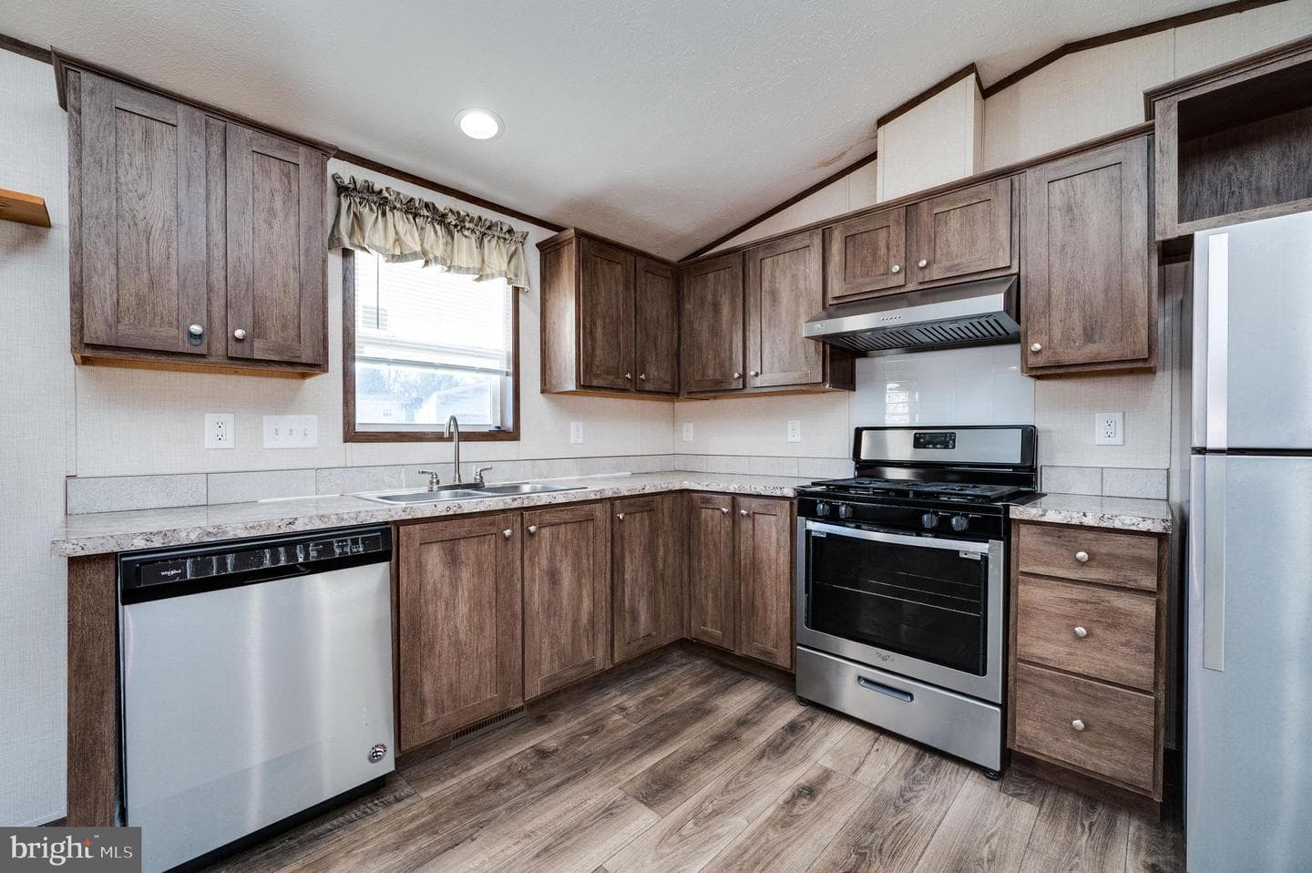 312 Hampshire Avenue photo 9