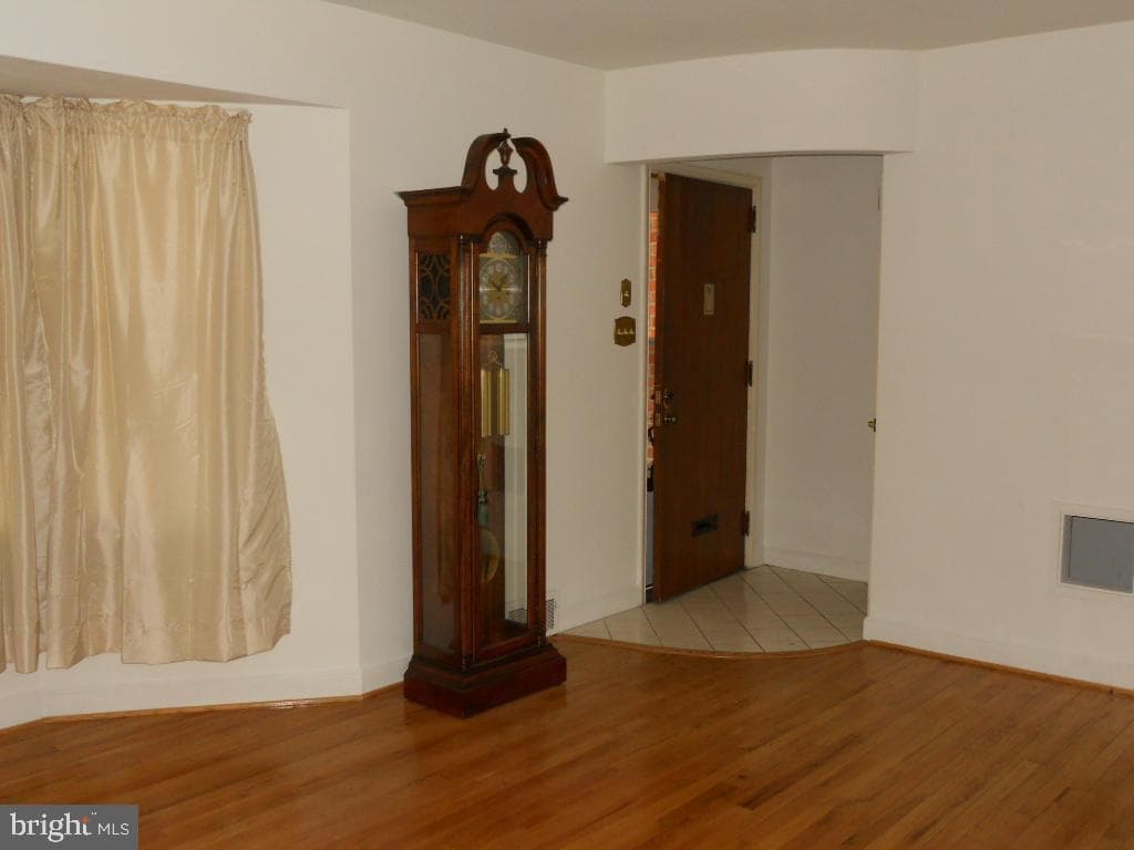 909 Brighton Avenue photo 7