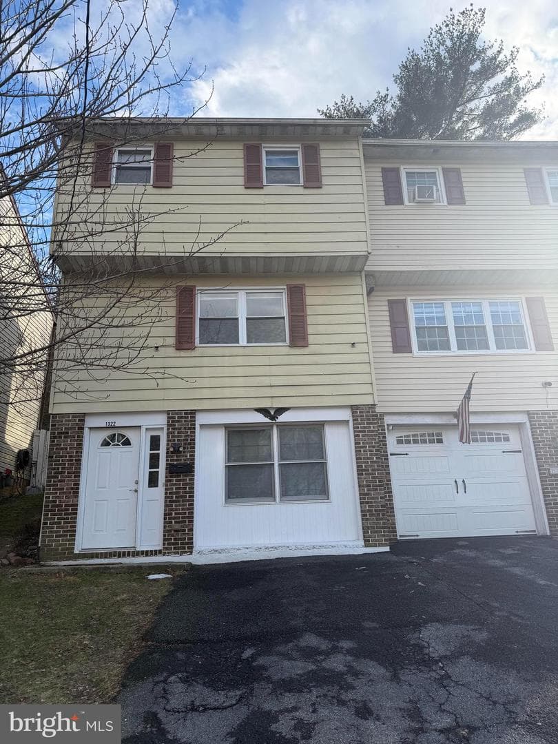 1322 Fairview Street