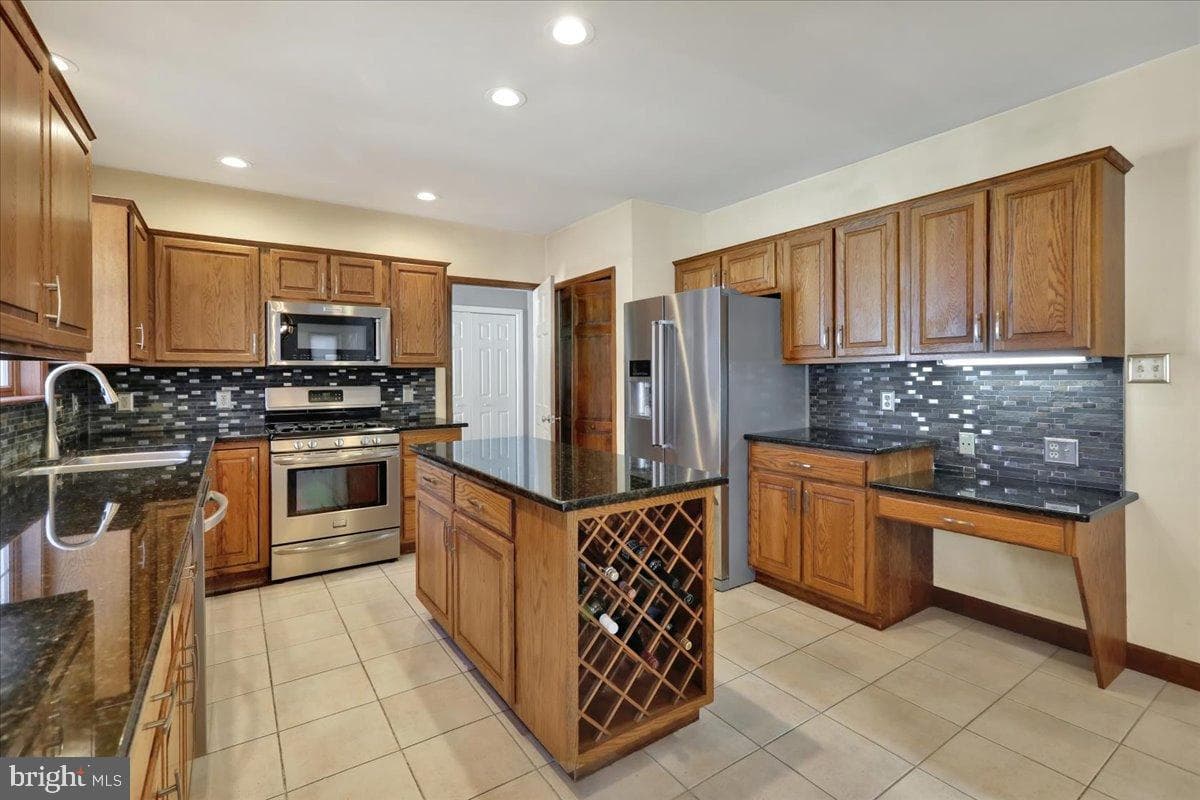 23 Laura Court photo 15
