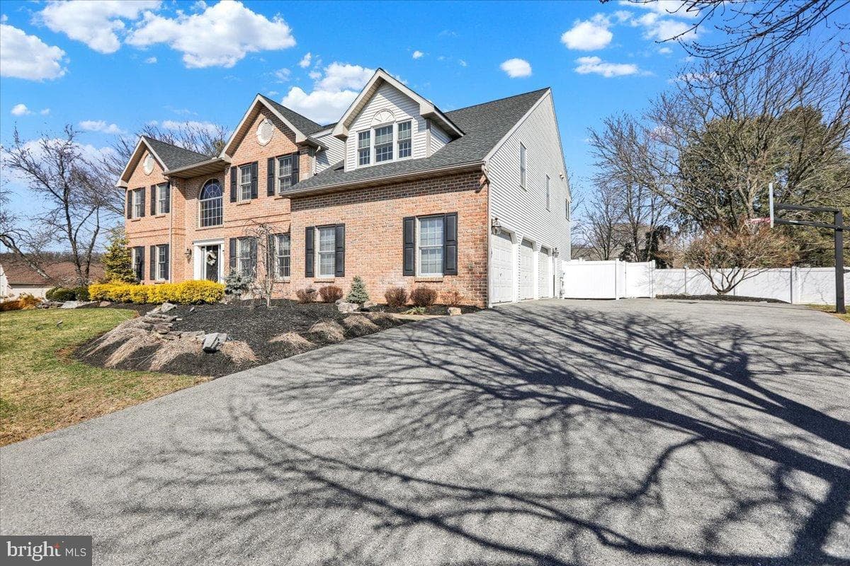 23 Laura Court photo 63