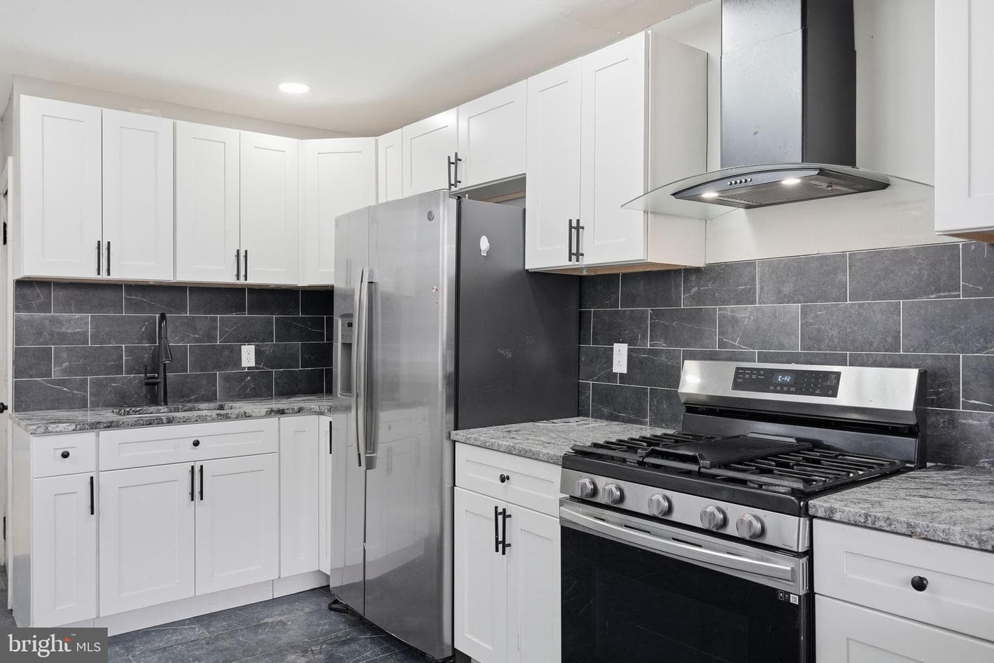 1043 Mulberry Street photo 19