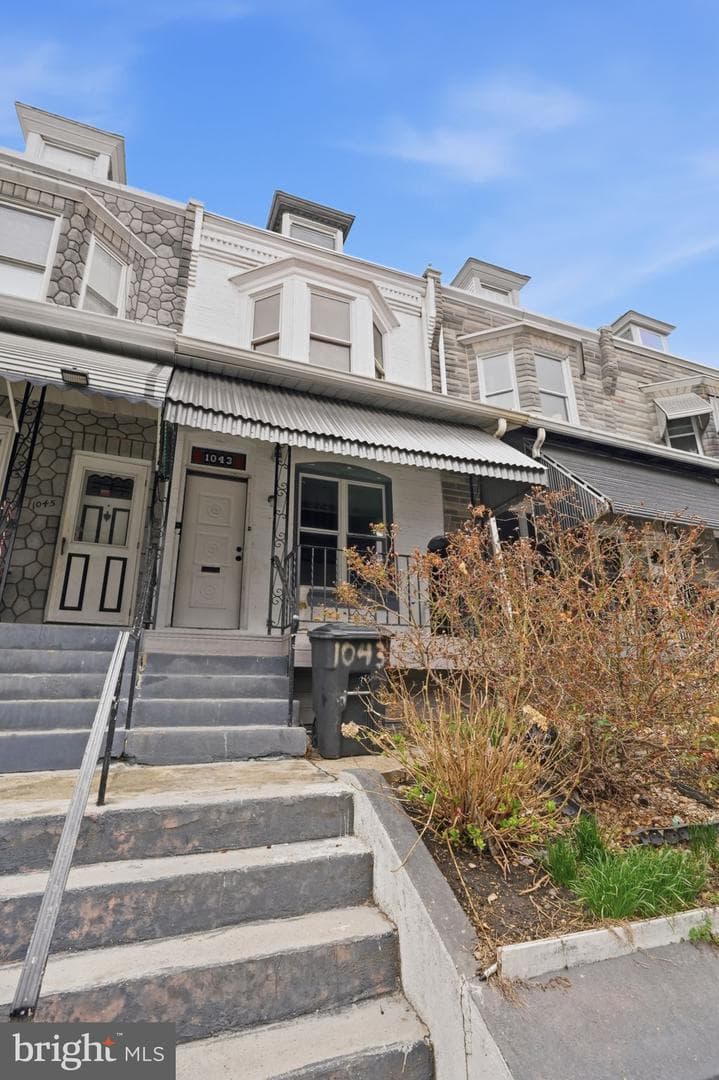 1043 Mulberry Street photo 2