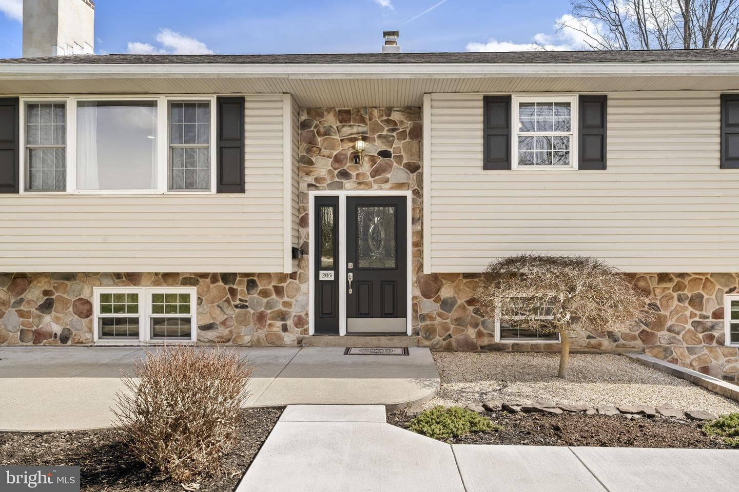 205 Hickory Lane photo 2