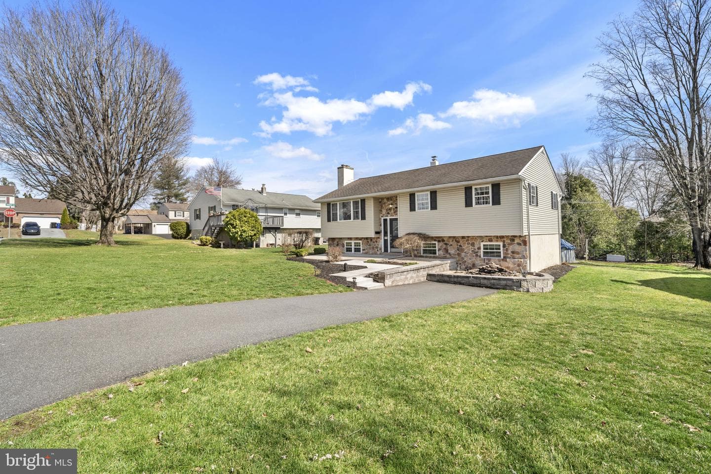 205 Hickory Lane photo 4