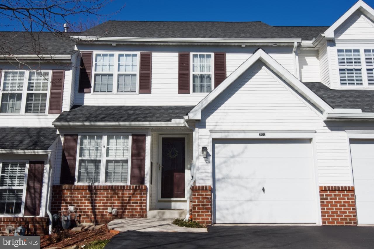 200 Walton Court photo 2