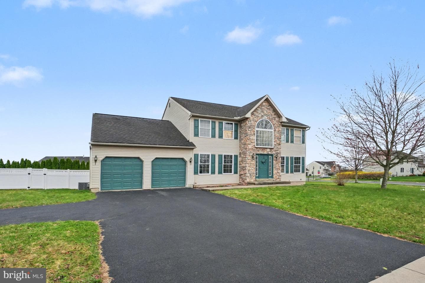 4983 Thornbury Cr photo 3