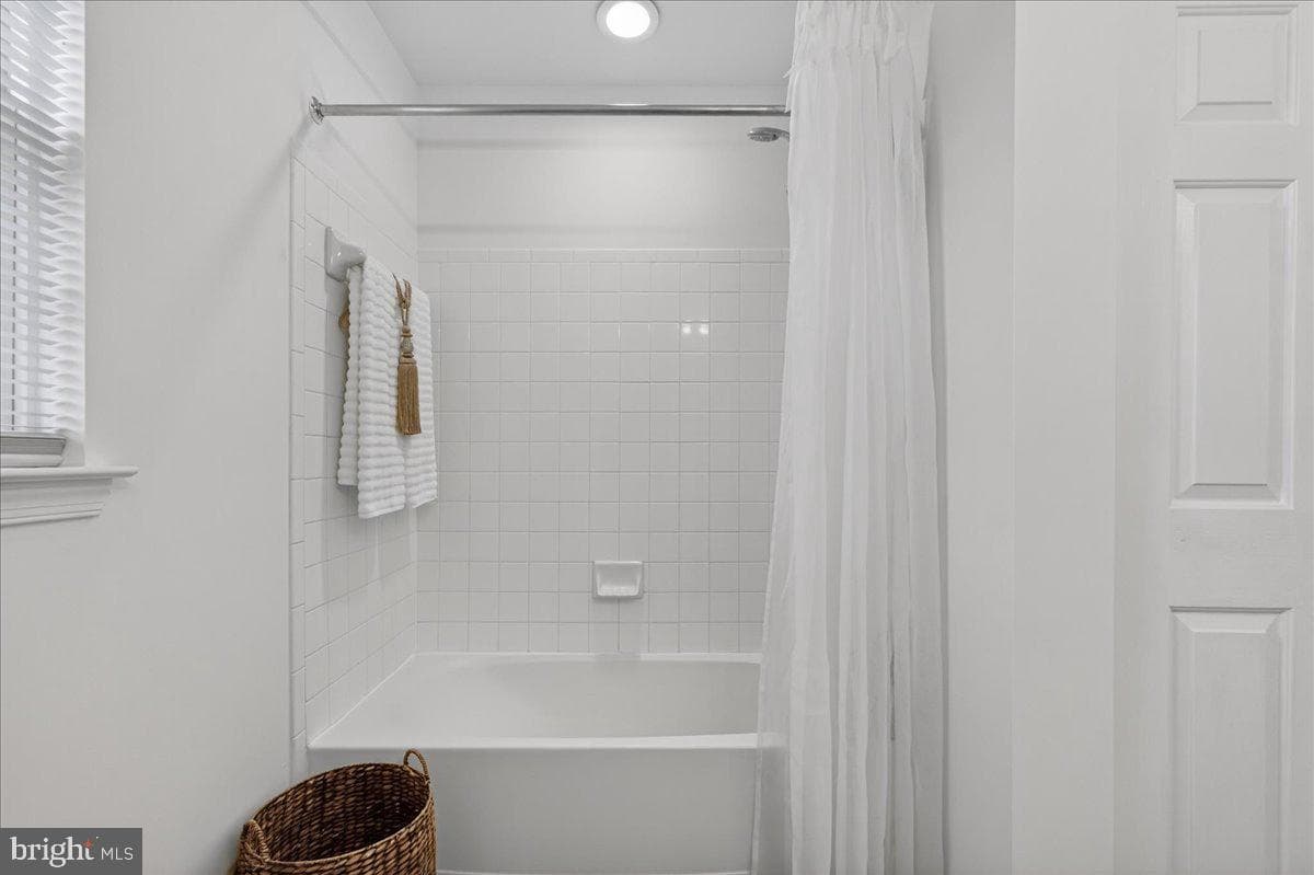 808 Bramblewood Drive photo 32