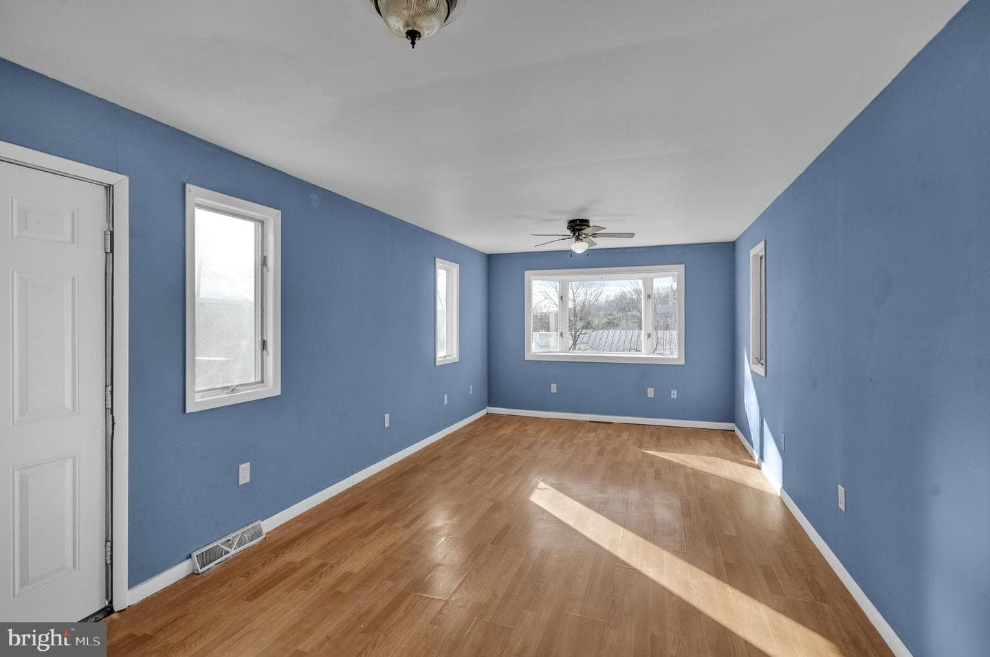 70 N Centre Avenue photo 22