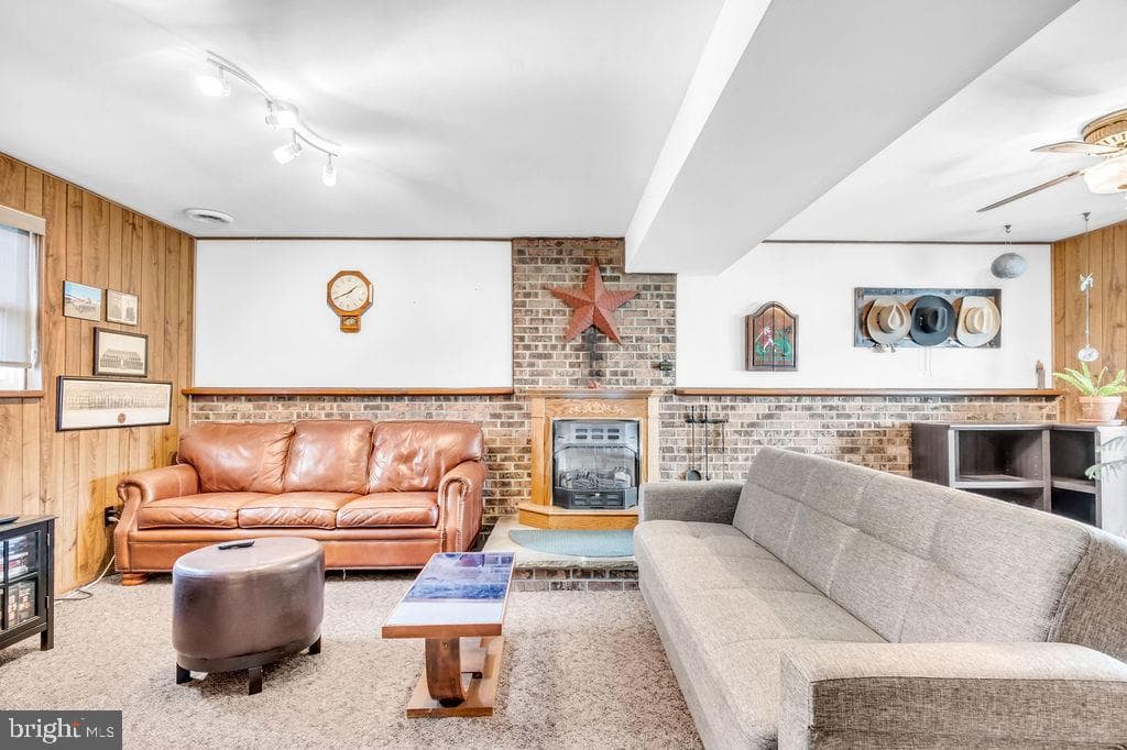 672 W Spring Street photo 14