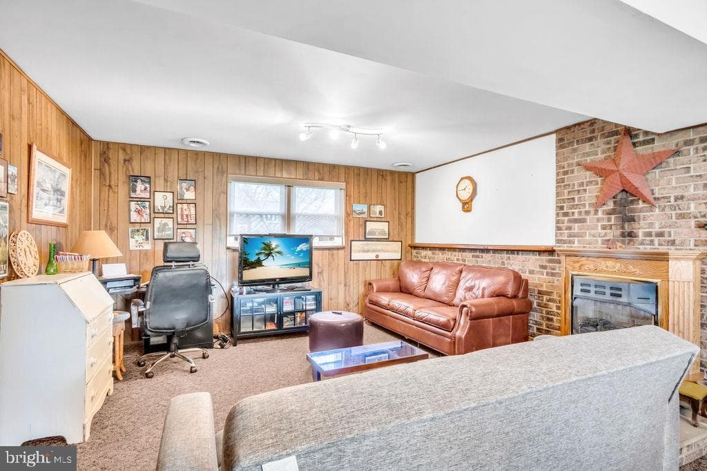 672 W Spring Street photo 17