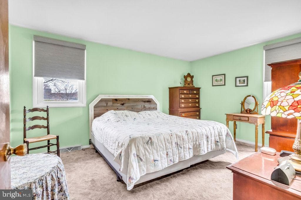 672 W Spring Street photo 18