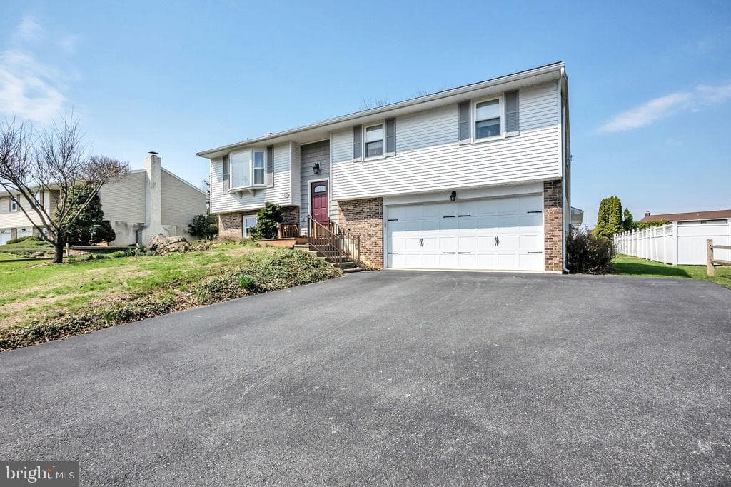 672 W Spring Street photo 2