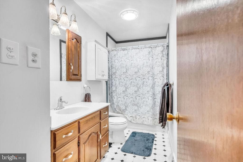 672 W Spring Street photo 24