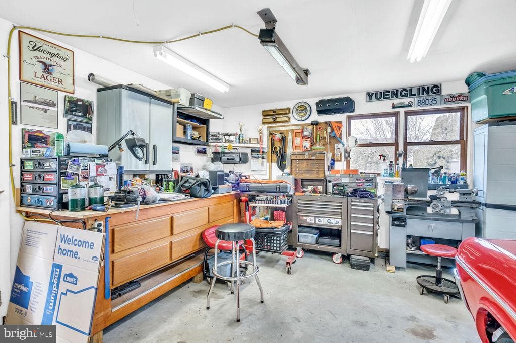672 W Spring Street photo 28