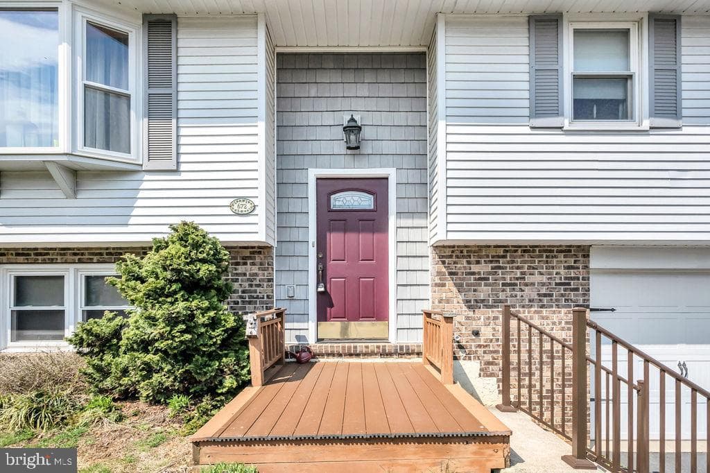 672 W Spring Street photo 4