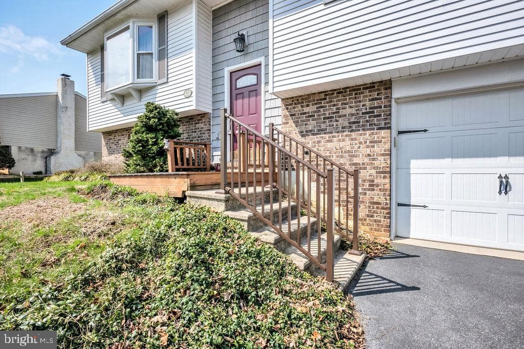 672 W Spring Street photo 5