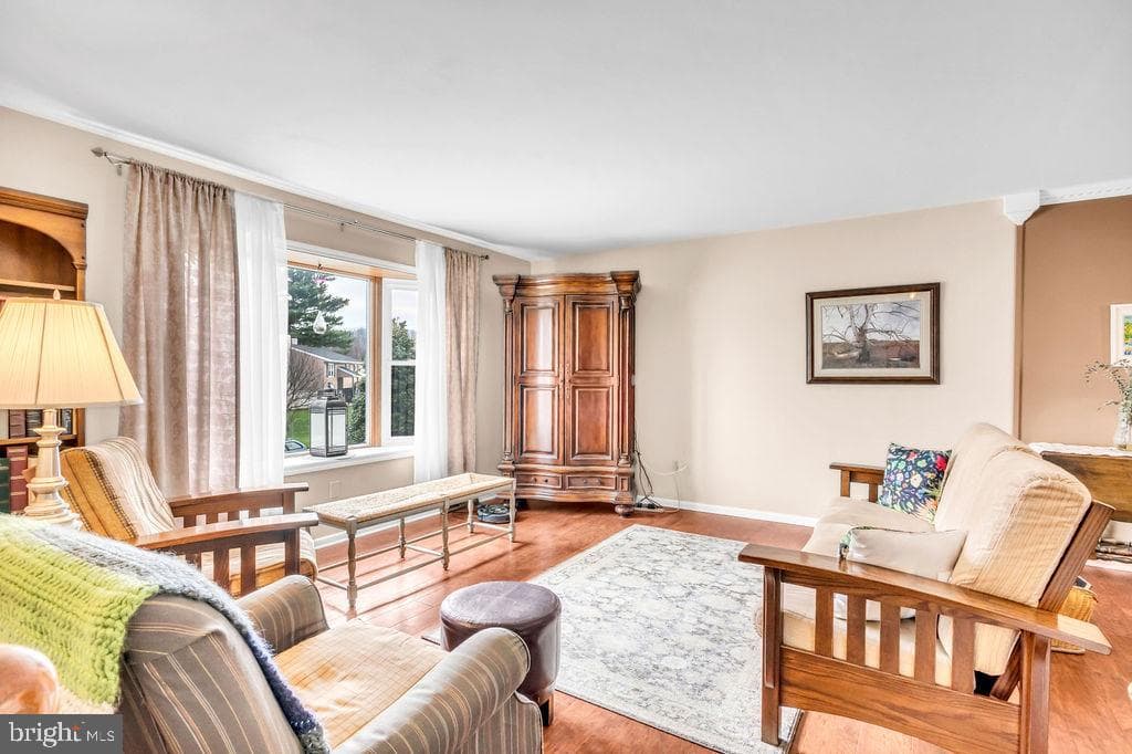 672 W Spring Street photo 7