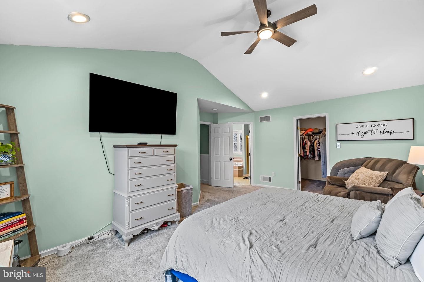 700 Ridge Drive photo 19