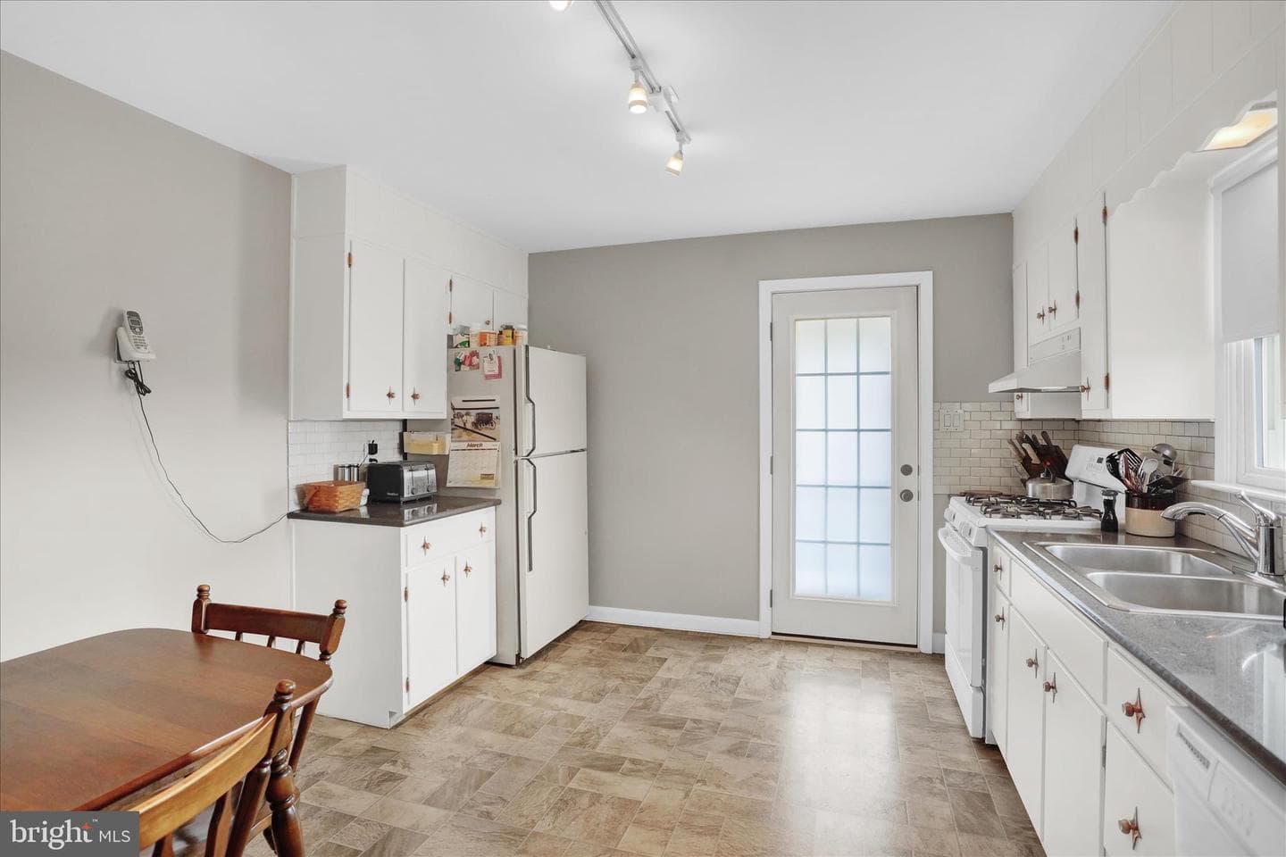 227 W Neversink Road photo 22