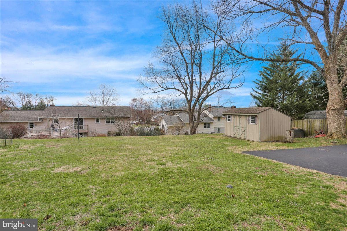 227 W Neversink Road photo 29