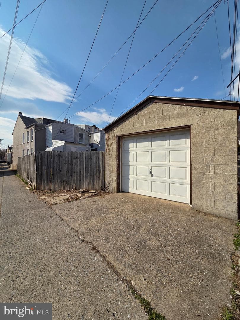 333 S 17th 1/2 photo 7