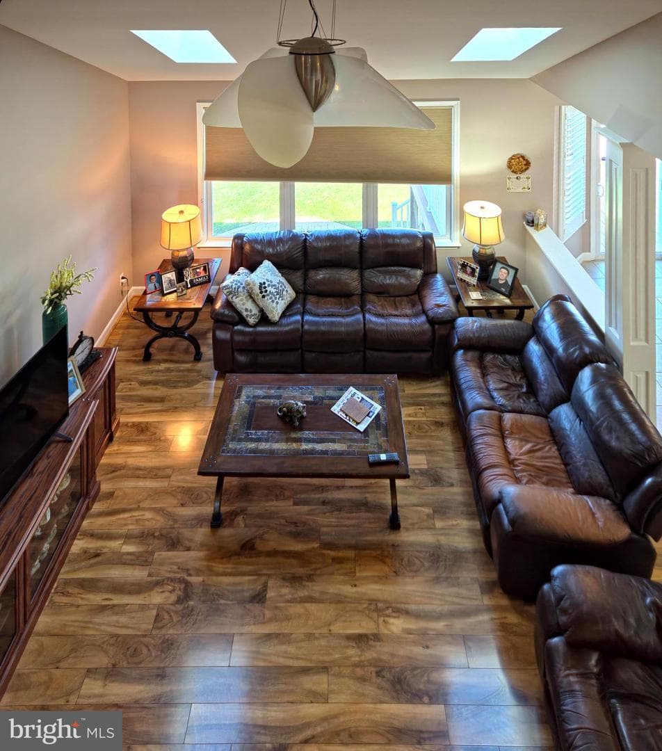 409 Westbury photo 13