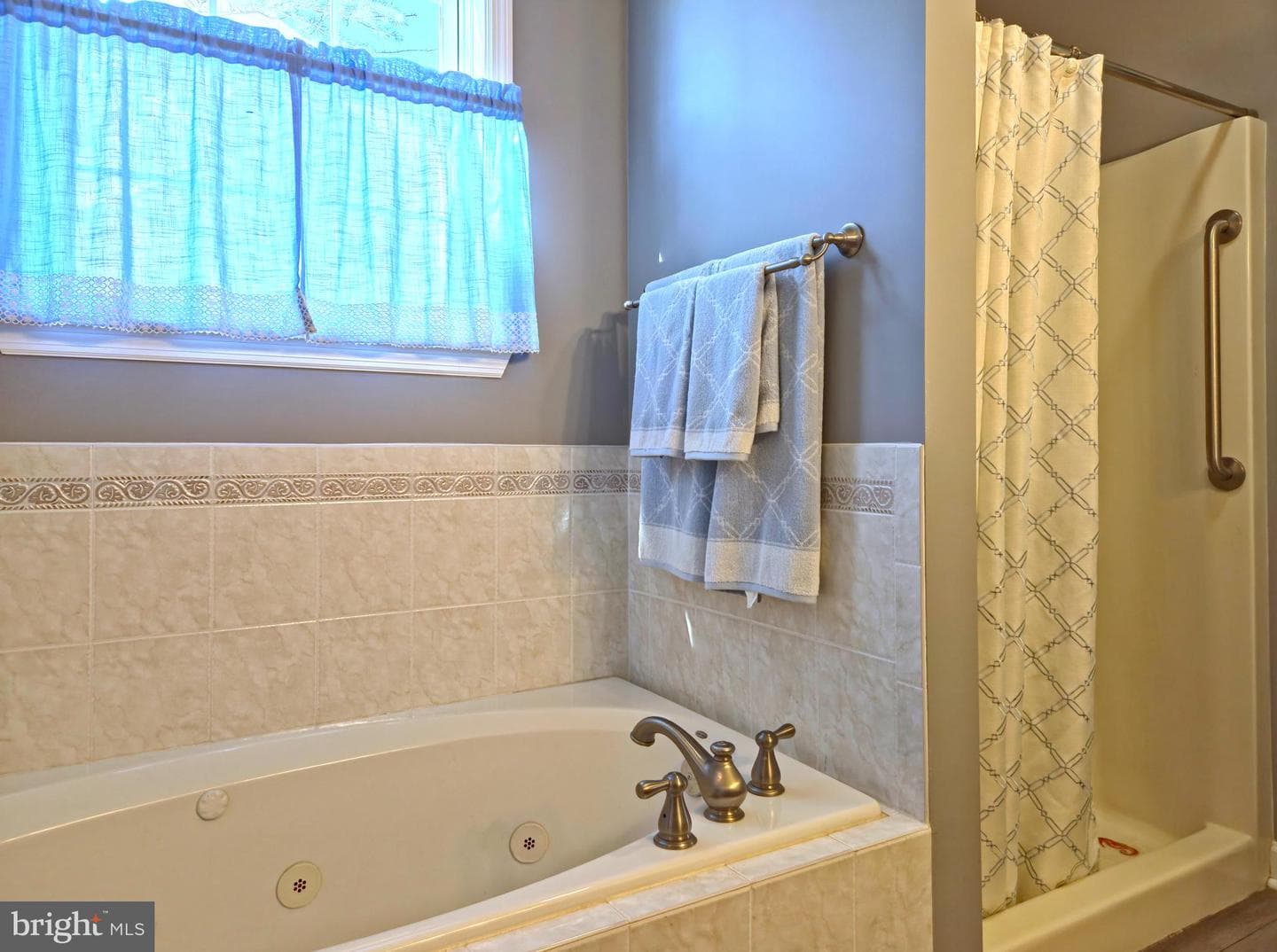 409 Westbury photo 29
