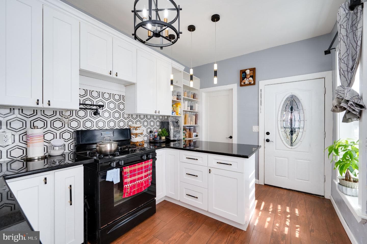 539 Gordon St photo 7