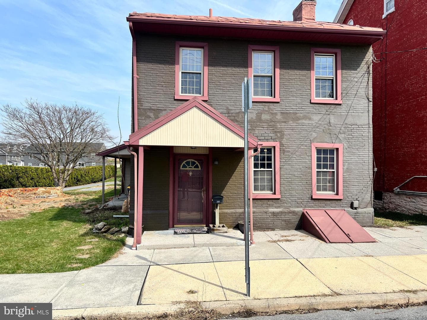 203 W Franklin Street photo 2