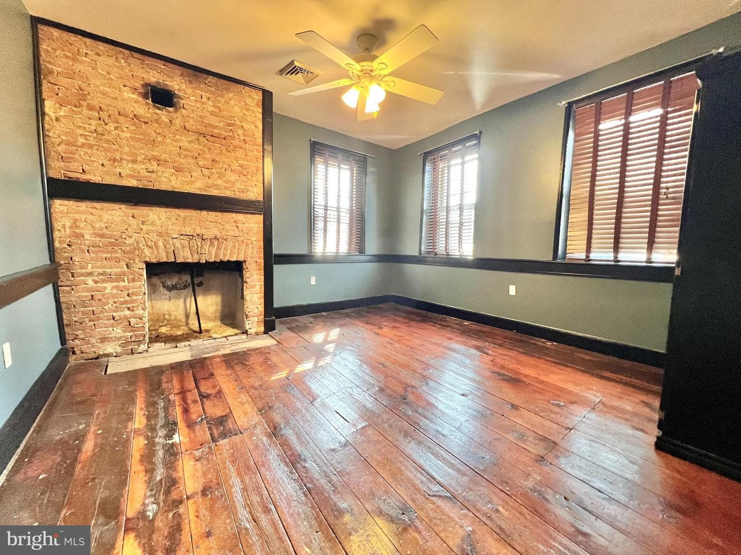 203 W Franklin Street photo 38