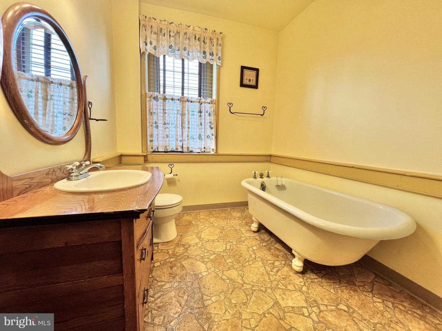 203 W Franklin Street photo 43