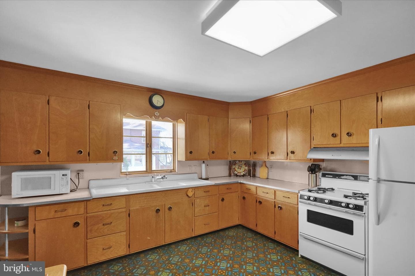 606 Carsonia Avenue photo 4