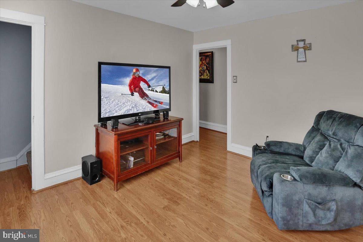 1223 Robeson Street photo 13