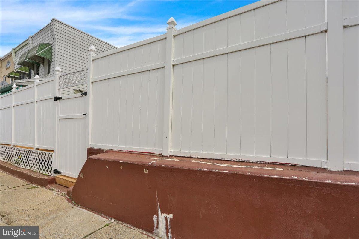 1223 Robeson Street photo 27