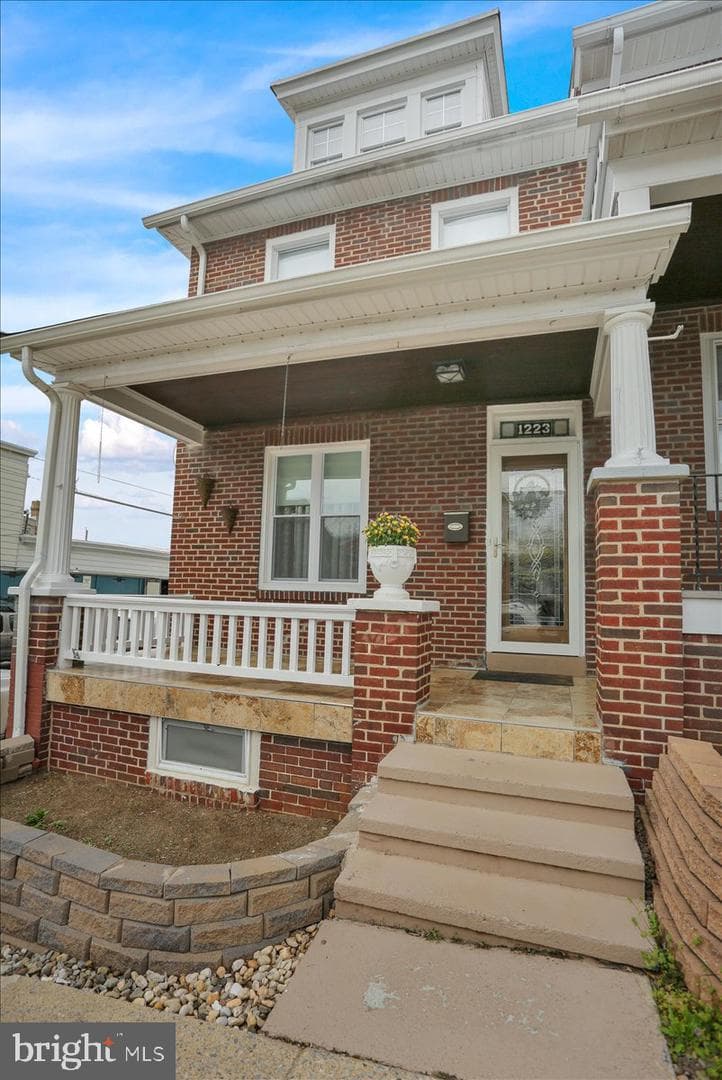 1223 Robeson Street photo 3