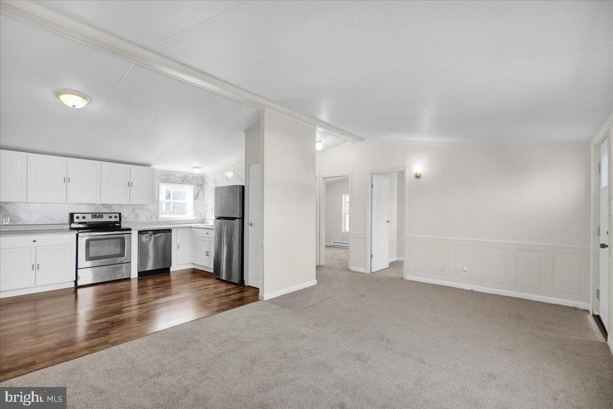 327 Oak Street photo 4