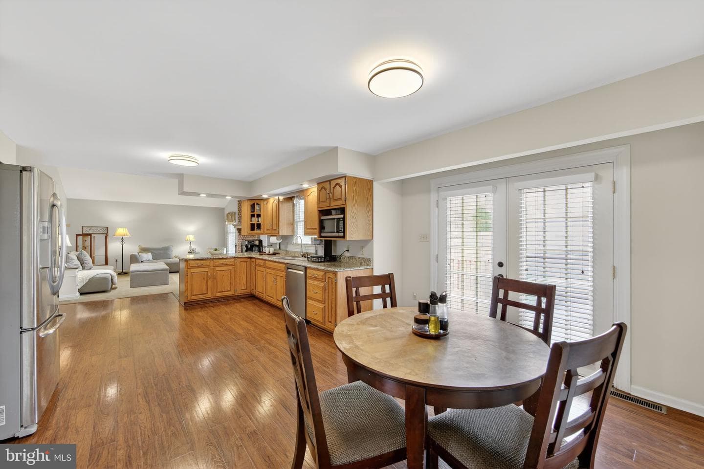 401 Russell Avenue photo 18